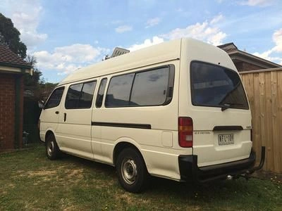 Dimesi Hiace Commuter