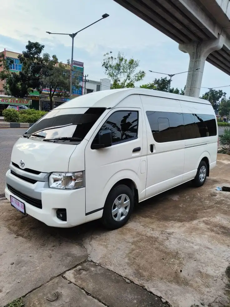 Kapasitas hiace commuter