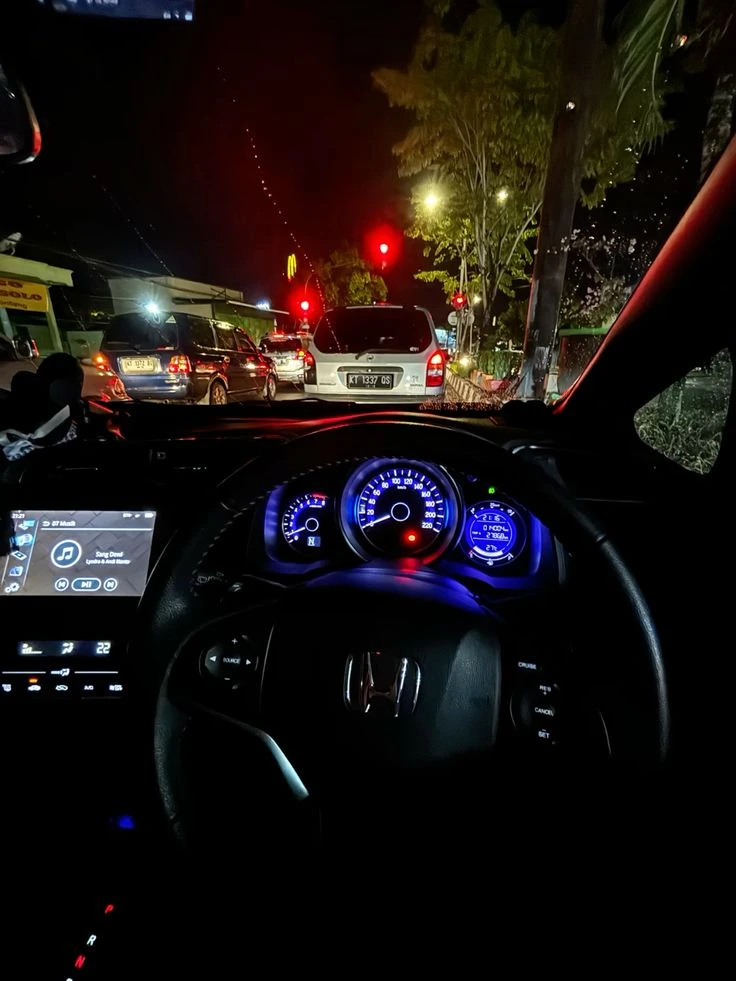 Nyetir Mobil Malam Hari